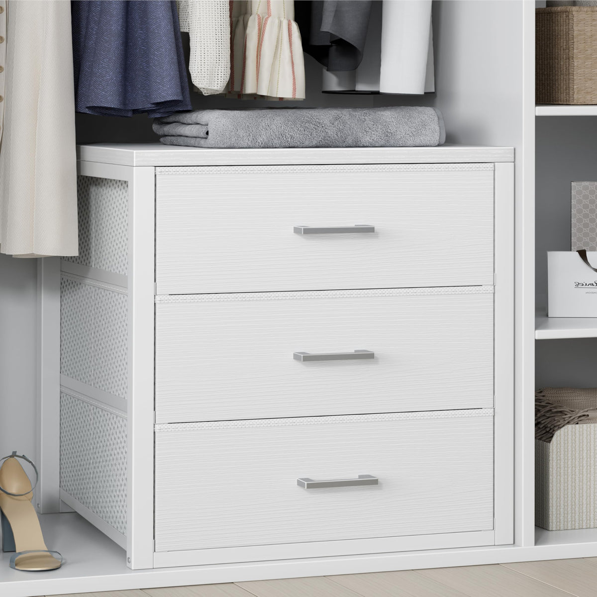 White 3 Drawer Dresser X654804