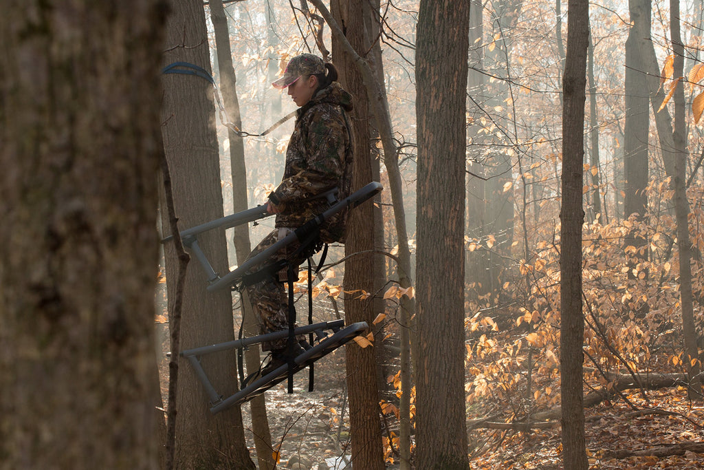 Steel Climbing Stand with 21" Wide Net Seat D180