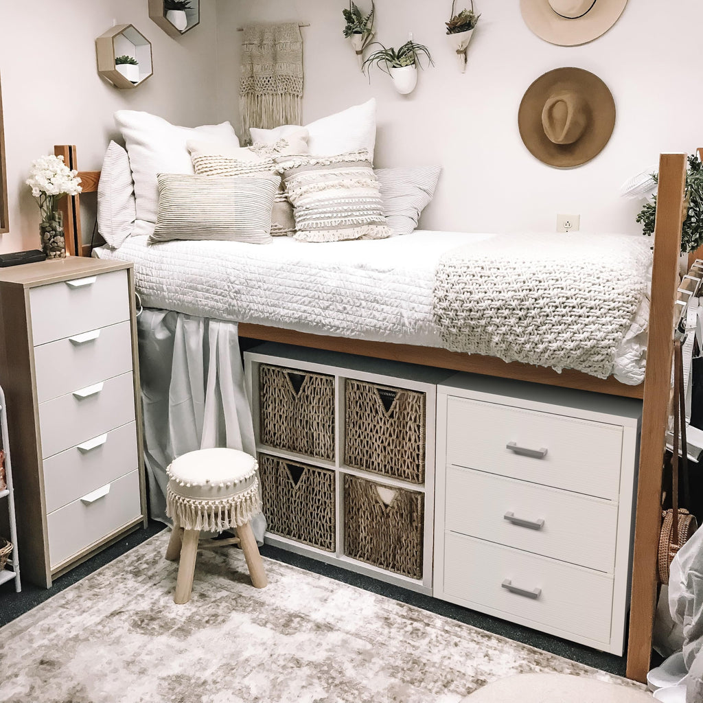 White 3 Drawer Dresser X654804