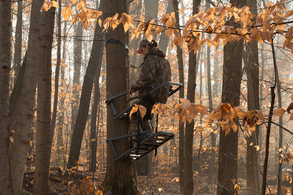 Steel Climbing Stand with 21" Wide Net Seat D180